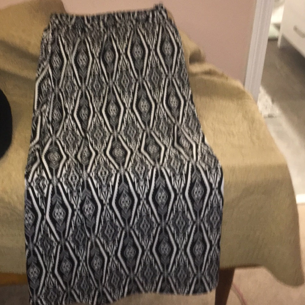 Black and white geometric pattern maxi skirt